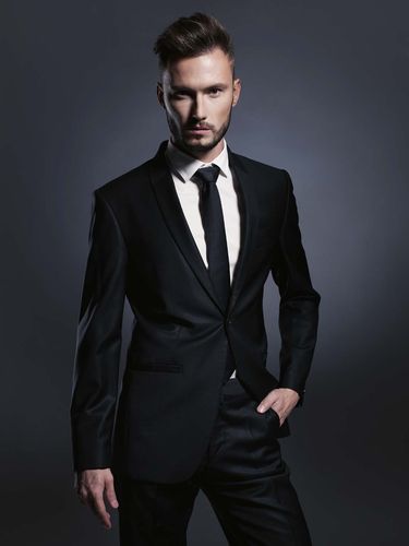 岳赣暖 视觉与舞美负责人